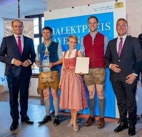 2025-07-18-Verleihung-Bayerischer-Dialektpreis-Bauernseufzer