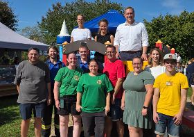 2025-09-22-Spielplatzfest-Gruppenbild-HP (1)