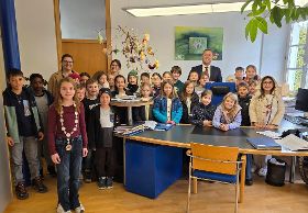 2025-10-Besuch-4.-Klassen-Rathaus-1