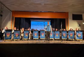 2025-11-50-Jahre-Blaskapelle-Deining-Gruppenfoto